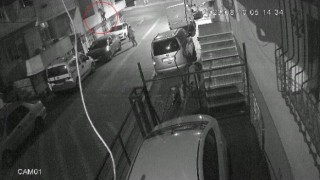Eve Örümcek Adam gibi tırmandı, telefonu çalıp kayıplara karıştı: O anlar kamerada