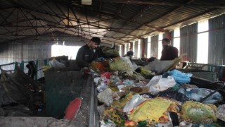 Evlerdeki çöpler belediyenin tesisinde önce ayrıştırılıyor sonra enerjiye dönüştürülüyor