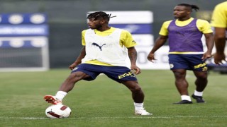 Fenerbahçede yeni transferler Cengiz ve Fred takımla birlikte ilk antrenmanlarına çıktı