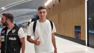 Fenerbahçenin yeni transferi Mert Müldür, İstanbula geldi.