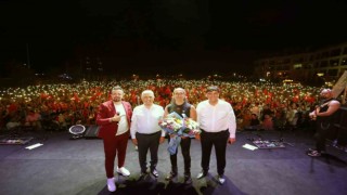 Fethiyeliler Zafer coşkusunu Kıraç ile yaşadı