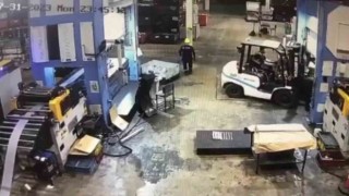Forkliftin geri manevrasıyla sıkışan işçi hayatını kaybetti