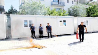Gazetecilere yangın söndürme eğitimi