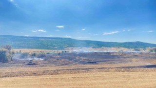 Gedizde balya makinesinden çıkan kıvılcım 90 dönüm tarlayı yaktı