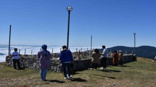 Gelenek bozulmadı, şehitler zirvede dualarla anıldı