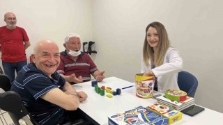 Geriatri Atölyesinde yaşlılara destek olunuyor