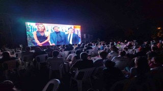 Gölcükte açık hava sinema keyfi
