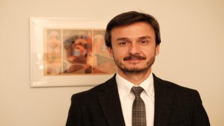 Göz kapağı düşüklüğü basit bir estetik sorunu değil