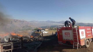 Hakkaride 600 bağ otu ve kamyonet yandı