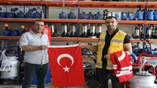 Haliliyede esnaf ve vatandaşa Türk bayrağı dağıtıldı