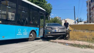 Halk otobüsü ile otomobil çarpıştı, 8 kişi yaralandı