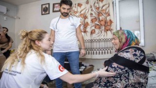 Yaşlı teyzenin ihtiyaçlarını Mersin büyükşehir belediyesi karşıladı
