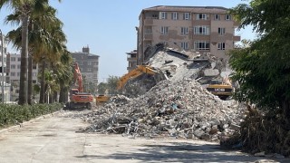 Hatay'da Yıkım Çalışmaları Devam Ediyor