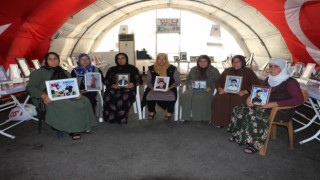 HDP önünde evlat nöbeti tutan aileler çocuklarını bekliyor