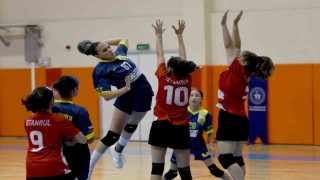 Hentbolun yıldızları Kuşadasında