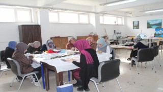 Hünerli kadınlar hem üretiyor hem de ev ekonomisine katkı sağlıyorlar