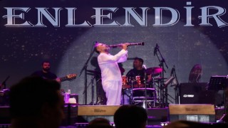 Hüsnü Şenlendirici klarnetini Düzcede konuşturdu