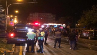 İki araç çarpıştı, biri alev topuna döndü