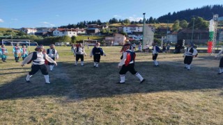 İnegöl Halk Dansları Topluluğu festival turnesinde