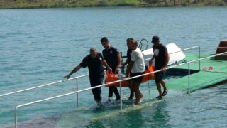 İngiliz turist yüzmek için girdiği ırmakta çevredekilerin gözü önünde can verdi