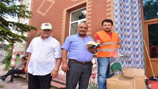 İnönü Belediyesi ilçe genelinde vatandaşlara şapka dağıttı
