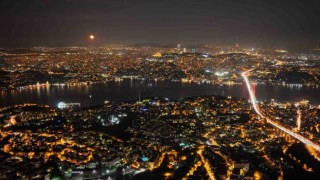 İstanbulda hayran bırakan Süper Ay manzarası dron ile görüntülendi