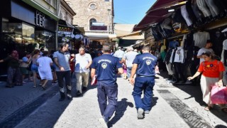 İzmirde çığırtkan ve hanutçu operasyonu
