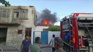 İzmirde korkutan yangın: 2si metruk toplam 5 ev zarar gördü