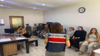 Jandarma ekipleri vatandaşları bilgilendirmeye devam ediyor