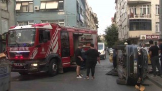 Kadıköyde iki araç böyle çarpıştı: 1 yaralı