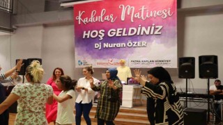 Kadınlar matinesinde buluşan kadınlar gönüllerince eğlendi