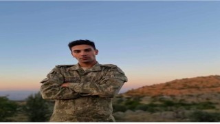Kağıt gibi ezilen otomobil 3 gence mezar oldu