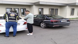 Kağıthanede emniyet şeridini ihlal eden sürücüye ceza