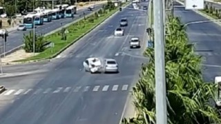 Kahramanmaraşta iki otomobil çarpıştı: 1i bebek 5 yaralı