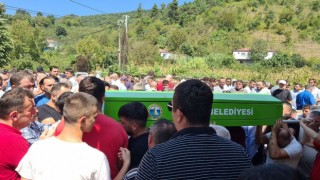 Kalbinden bıçaklanan genç son yolculuğuna uğurlandı
