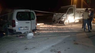 Kamyonet ile hafif ticari araç çarpıştı: 1 ölü, 3 yaralı