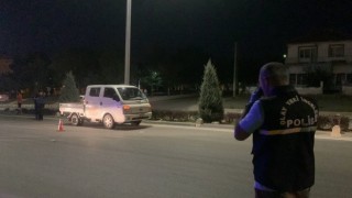 Kamyonetin elektrikli bisiklete çarpma anı kameraya yansıdı: 1 yaralı
