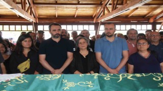 Kandıra Cezaevinde tutuklu bulunan Kışanak, ablasının cenaze törenine katıldı