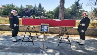 Kansere yenik düşen Kıbrıs gazisi toprağa verildi