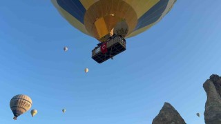 Kapadokyada sıcak hava balonları 30 Ağustos Zafer Bayramı için uçtu