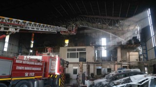 Kaportacıda çıkan yangın, iş yerlerine sıçramadan söndürüldü