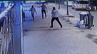 Karabükte gaspçı neye uğradığını şaşırdı, o anlar kameraya yansıdı