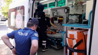 Kargo aracının altında kalan çocuk ağır yaralandı
