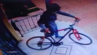 Kartalda 48 bin TLlik 3 bisiklet çalıp kaçtılar