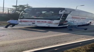 Kartalda otobüsün önünü kesti, elindeki bıçak ile muavini kovaladı