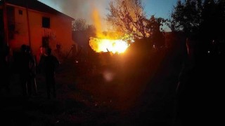 Kastamonuda çıkan yangında ev, samanlık ve römork yandı