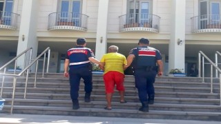 Kasten öldürme suçundan aranıyordu, jandarmaya takıldı