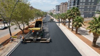 Kavurucu sıcaklarda asfalt işçilerinin zorlu mesaisi