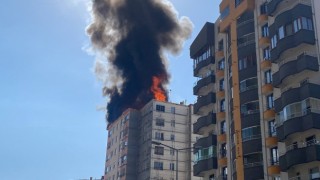 Kayseride yangın: Binanın çatısını alevler sardı