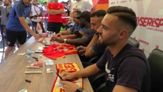 Kayserisporlu futbolcular taraftarlarla buluştu
